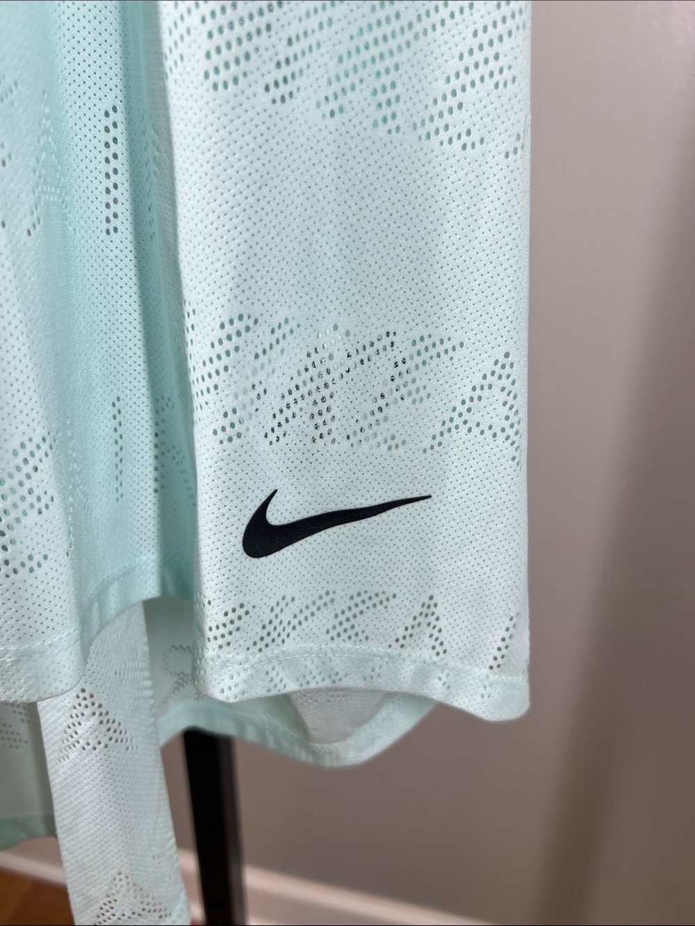 Nike Women’s Mint Green Nike Air Sleeveless Tank Top - Picture 5 of 6